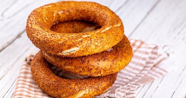 Simit kaç kalori? Simitin kalori değeri ve sağlık üzerindeki etkileri hakkında detaylı bilgi edinin.